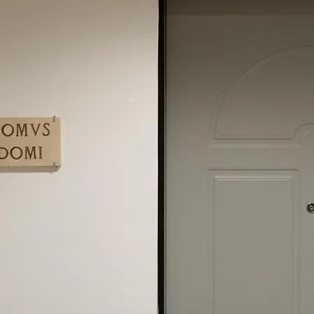 Domus Domi Barberini Sq. Апартаменты *