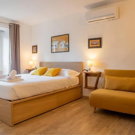 Domus Domi Barberini Sq. *